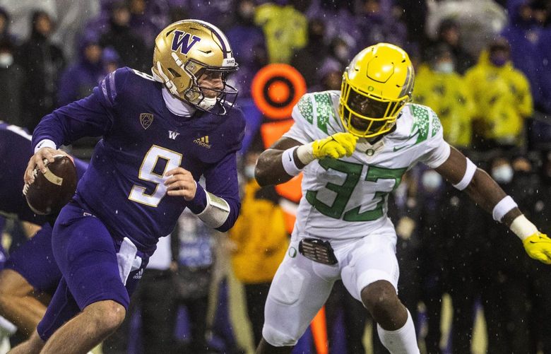 Washington quarterback Dyan Morris gets out of the end zone avoiding the sack in the 3rd quarter.

The 4th-ranked Oregon Ducks played the Washington Huskies in Pac-12 football Saturday, November 6, 2021 at Husky Stadium in Seattle, WA. 218732
