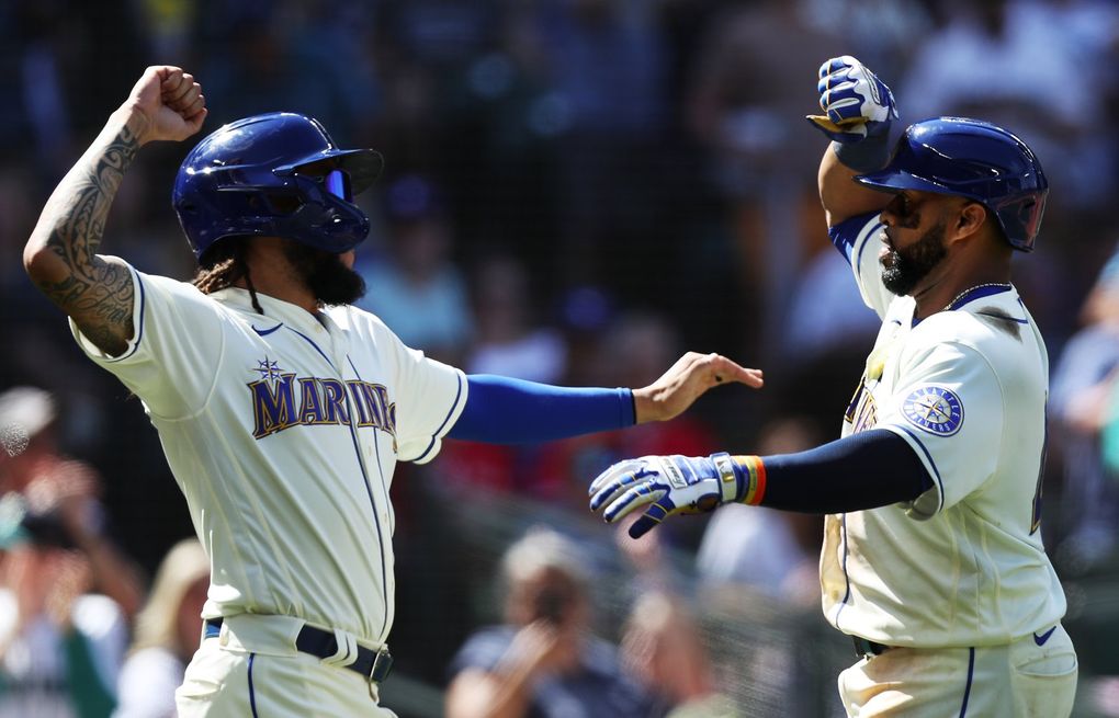 Santana, red-hot Mariners beat Blue Jays 2-1 for 7th straight win