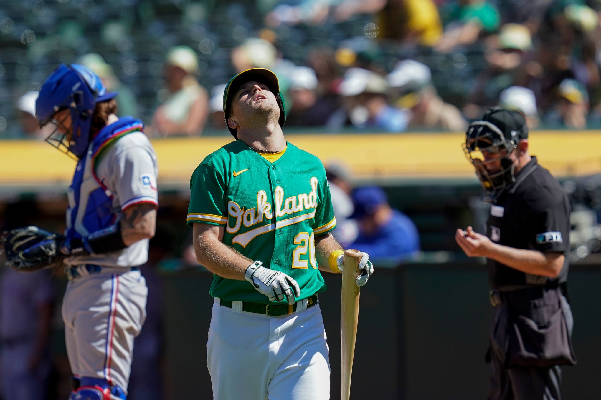 Texas Rangers' Ezequiel Duran breaks his bat on a groundout during