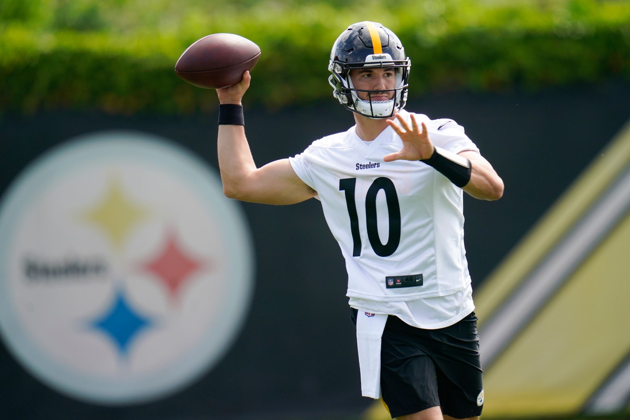 Mason Cole of the Pittsburgh Steelers in action during the game