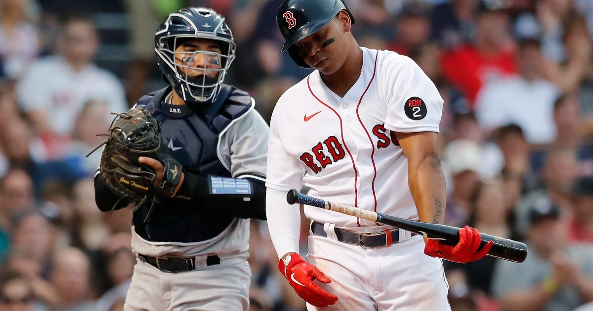 Rafael Devers, Boston Red Sox 3B, leaves game with right knee contusion,  believes he'll be ready for opener 