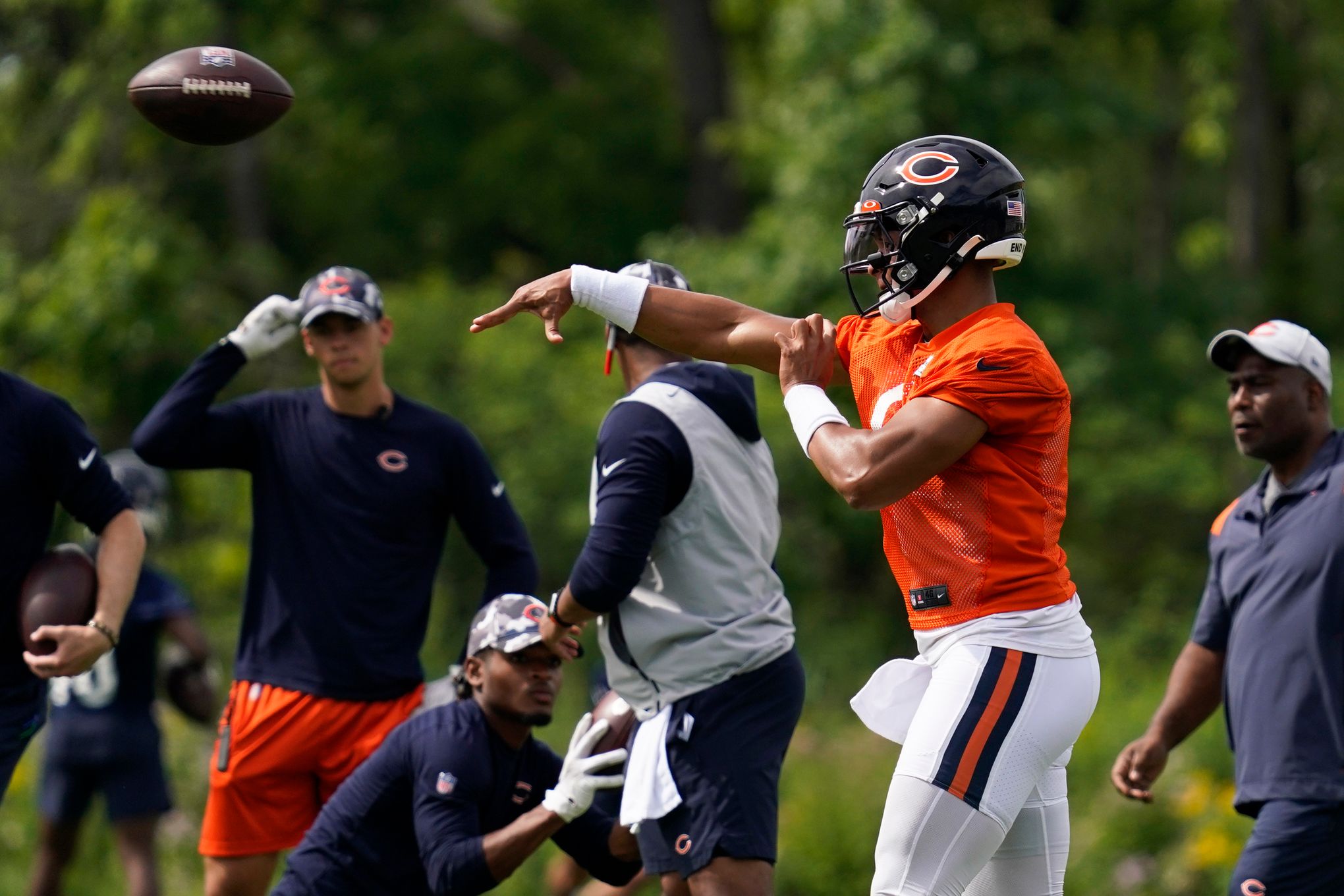 Justin Fields tops Trevor Lawrence for NFL's best-selling rookie jersey