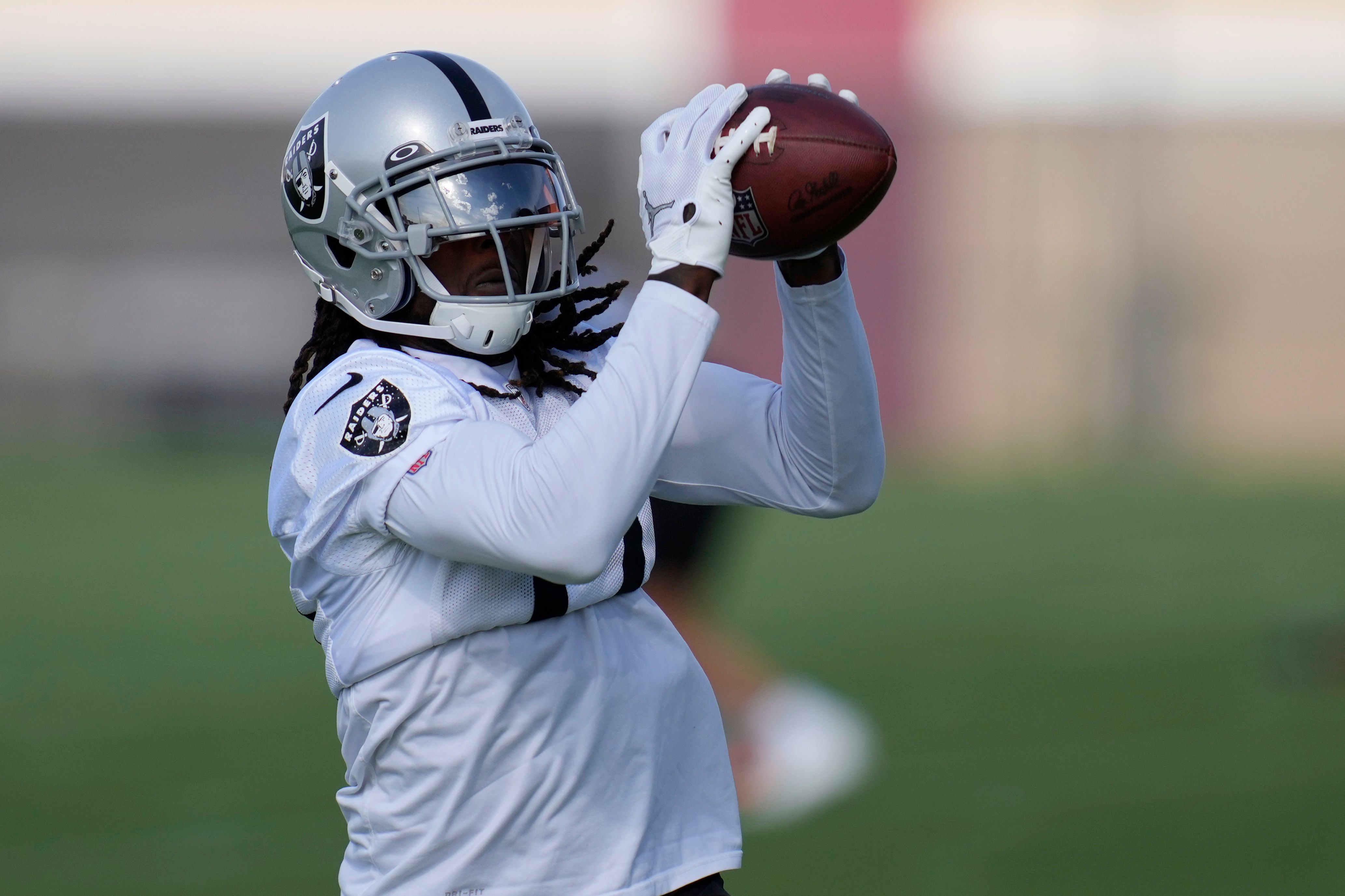 Raiders' Davante Adams hosts youth football camp in Las Vegas