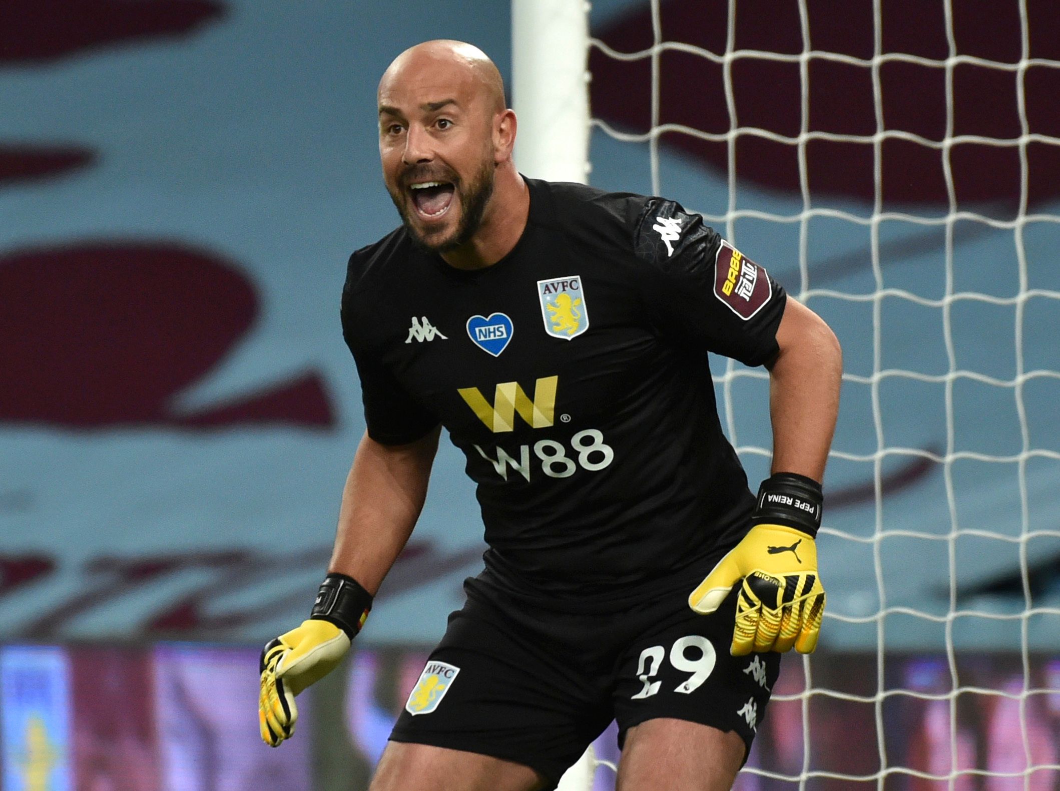 Veteran goalkeeper Pepe Reina signs for Villarreal | The Seattle Times