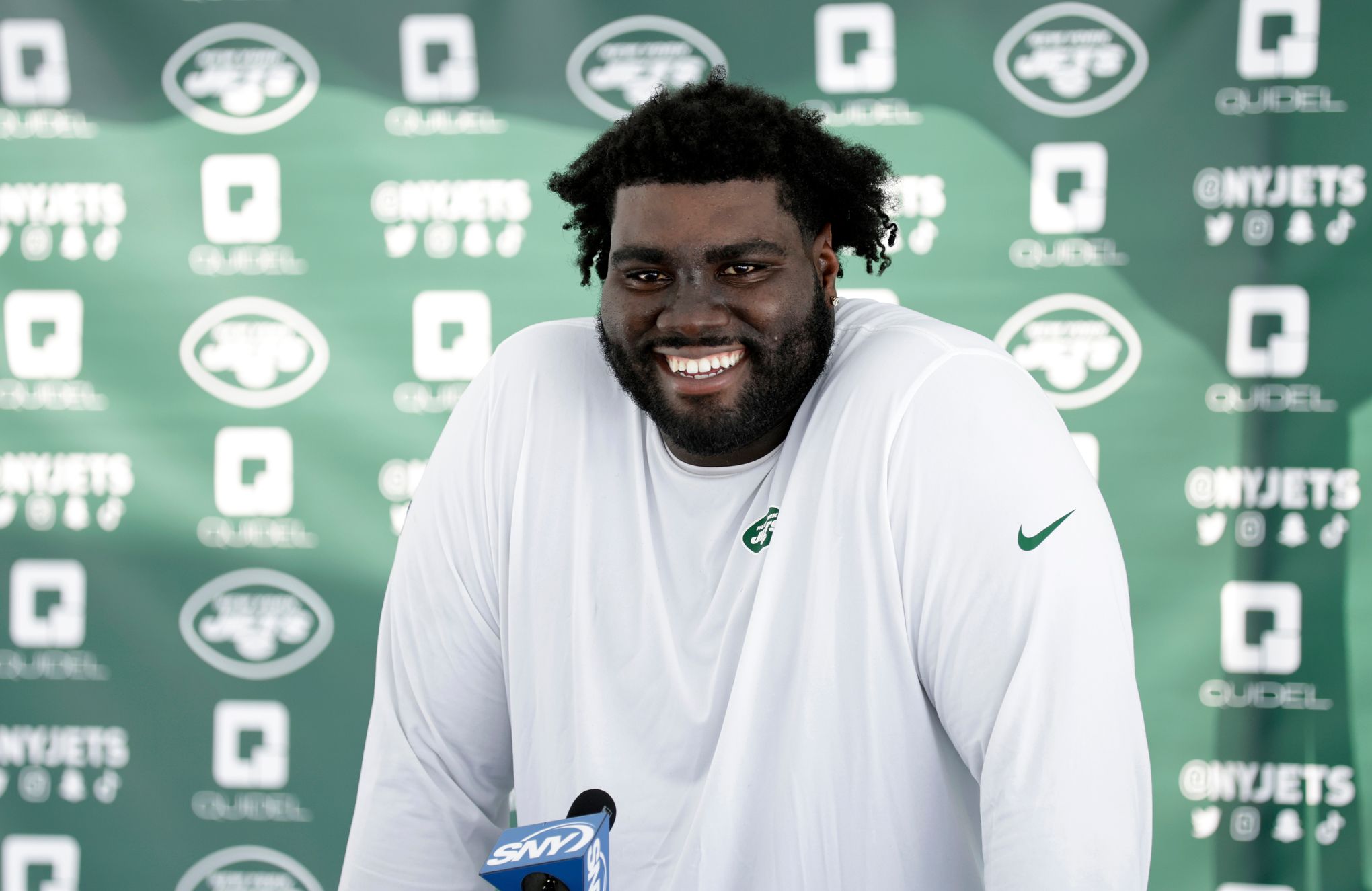 Mekhi Becton wants to move back to left tackle, blames Jets for knee injury  after 'forced' to play right side 