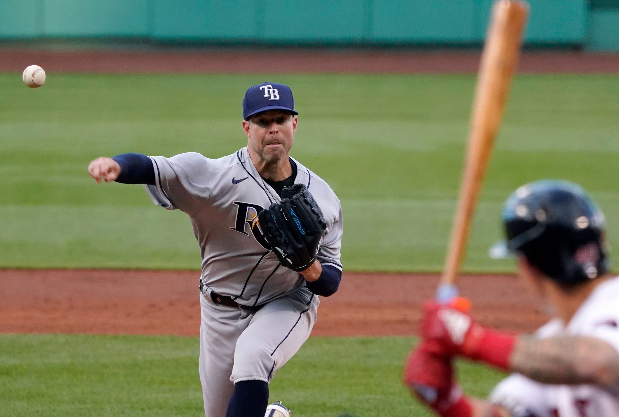 Josh Lowe hits delivers 2-run double with 2 outs in 9th as Rays