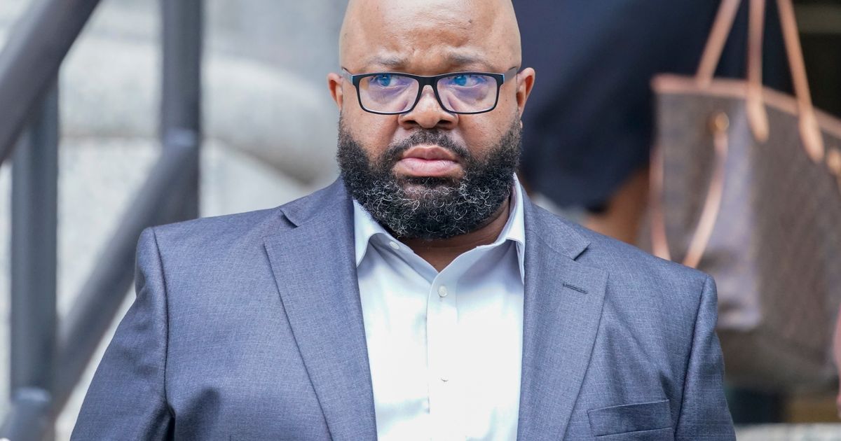 Tim Foston R. Kelly R. Kelly’s manager faces trial over theater-emptying threat | The ...