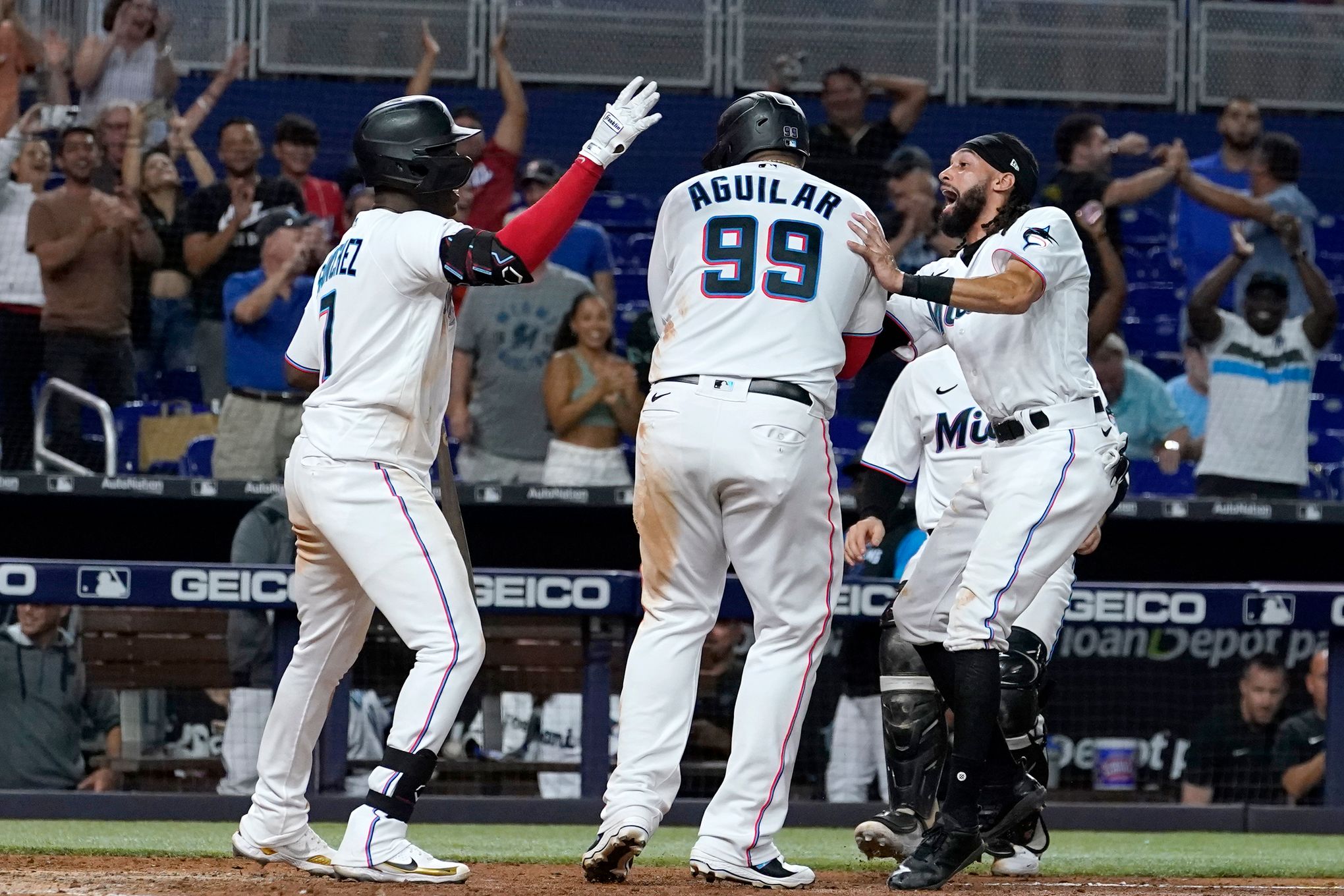 Jon Berti gives Marlins walk-off win over Pirates in 11