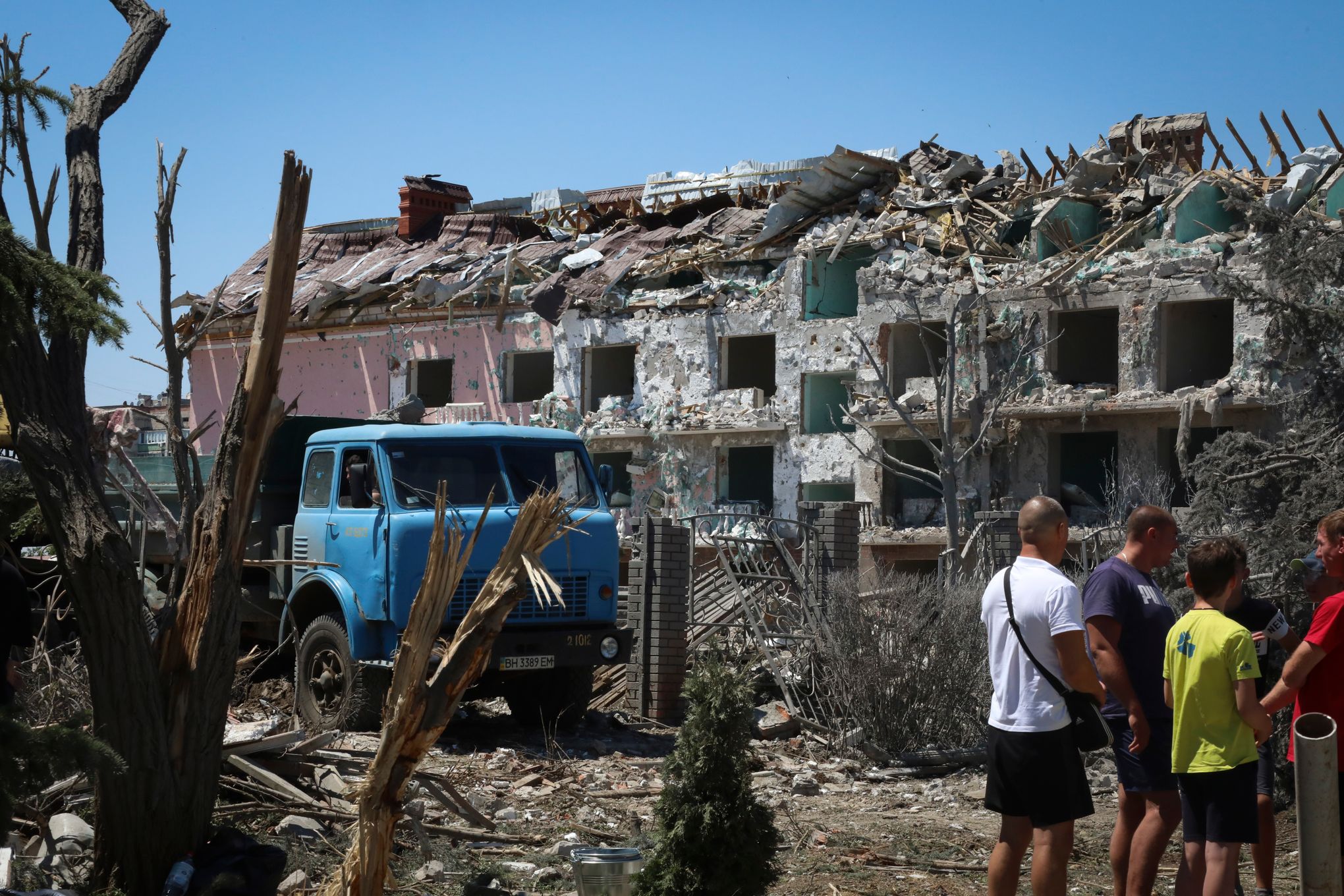 Russian missiles kill at least 21 in Ukraine's Odesa region | The Seattle  Times