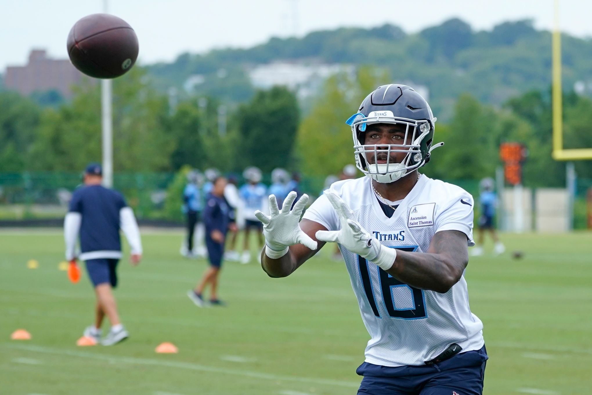 Titans' Ryan Tannehill says rookie Treylon Burks is 'consistently making  plays' for him 