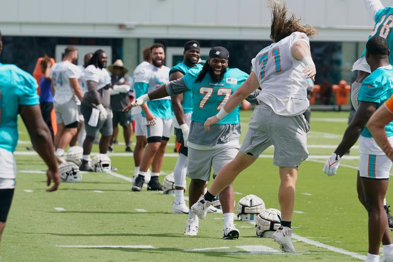 McDaniel's path to Dolphins started with a lost hat as a fan