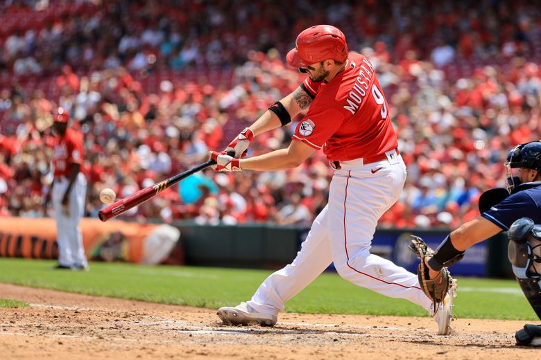 Reds place Mike Moustakas on 10-day injured list