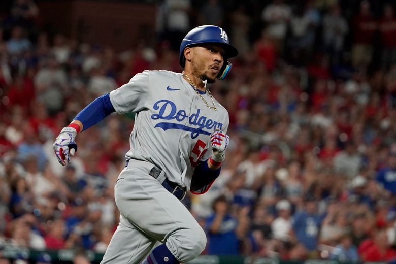 Former Dodger Hanser Alberto Makes First Pitching Appearance of