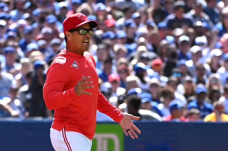 Blue Jays extend manager Charlie Montoyo through 2023 - The San