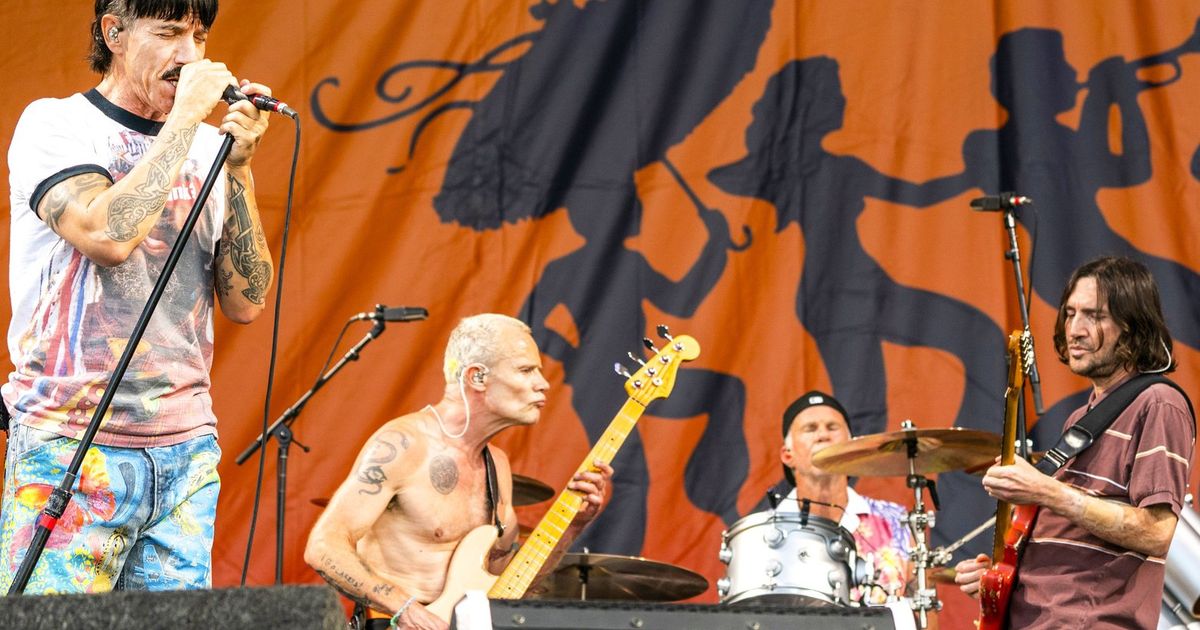 Review Red Hot Chili Peppers make Seattle’s TMobile Park feel