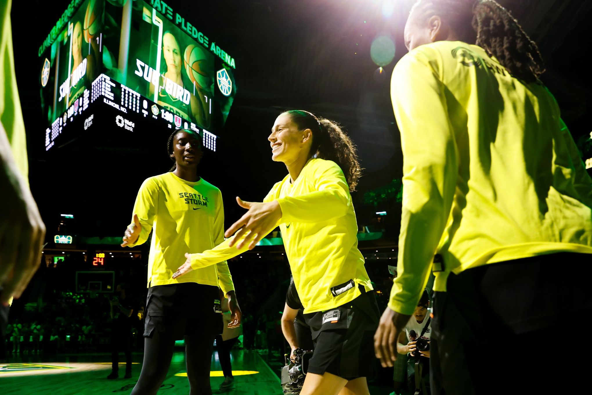 Sue Bird got a flower from a young fan for her last home game, and