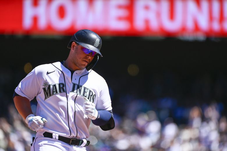 Mariners' 7-run eighth inning lifts them to improbable victory
