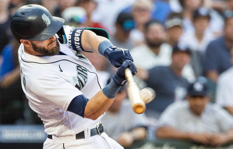 Mitch Haniger homers in the first inning for Seattle.
The New York Yankees played the Seattle Mariners in Major League Baseball Monday, August 8, 2022 at T-Mobile Park, in Seattle, WA. 221219