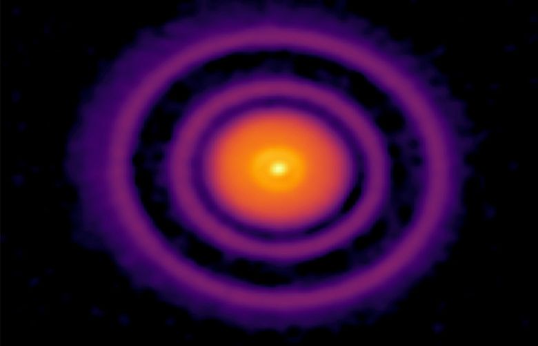 An image obtained using data from the ALMA telescope in Chile of AS 209, a star that is only 1.5 million years old. (ALMA/ESO/NAOJ/NRAO/A. Sierra via The New York Times) – NO SALES; FOR EDITORIAL USE ONLY WITH NYT STORY SLUGGED SCI YOUNG PLANET BY ROBIN GEORGE ANDREWS FOR AUG. 10, 2022. ALL OTHER USE PROHIBITED. – XNYT85 XNYT85
