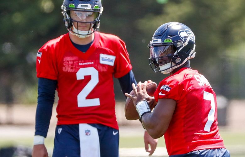 VMAC – Seattle Seahawks OTAs – Day one – 052322

Quarterback Geno Smith throws out a pass as Drew Lock waits his turn during OTAs Monday, May 23, 2022, in Renton, Wash. 220449