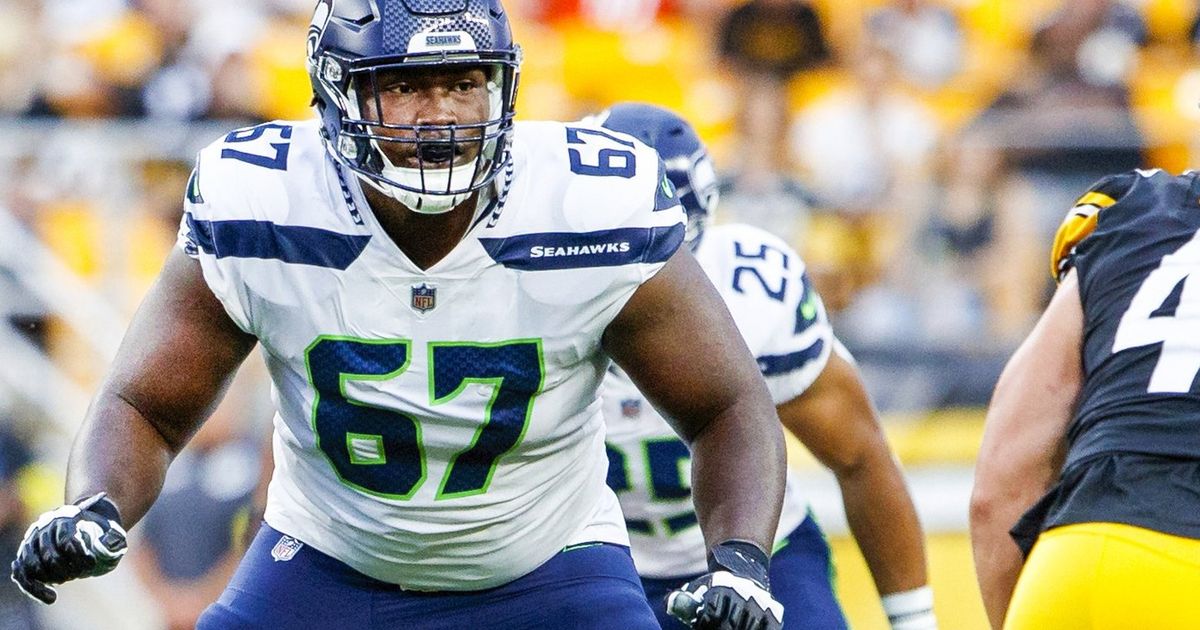 Seattle Seahawks offensive tackle Charles Cross (67) during an NFL football  game against the Denver Broncos, Monday, Sept. 12, 2022, in Seattle, WA.  The Seahawks defeated the Bears 17-16. (AP Photo/Ben VanHouten