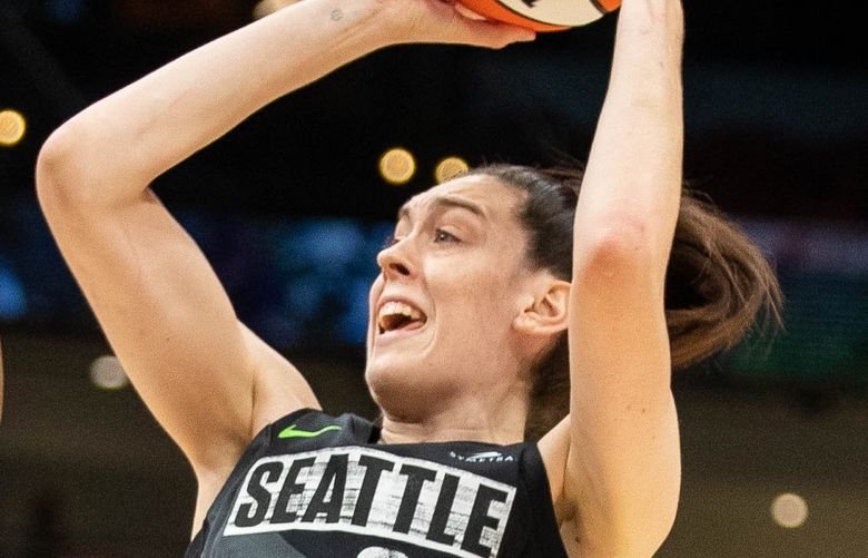 Breanna Stewart scores over Chelsea Gray to keep the Storm to within 2 of Vegas in the 2nd quarter.

The Las Vegas Aces played the Seattle Storm in WNBA Basketball Wednesday, June 29, 2022 at Climate Pledge Arena, in Seattle, WA. 220832