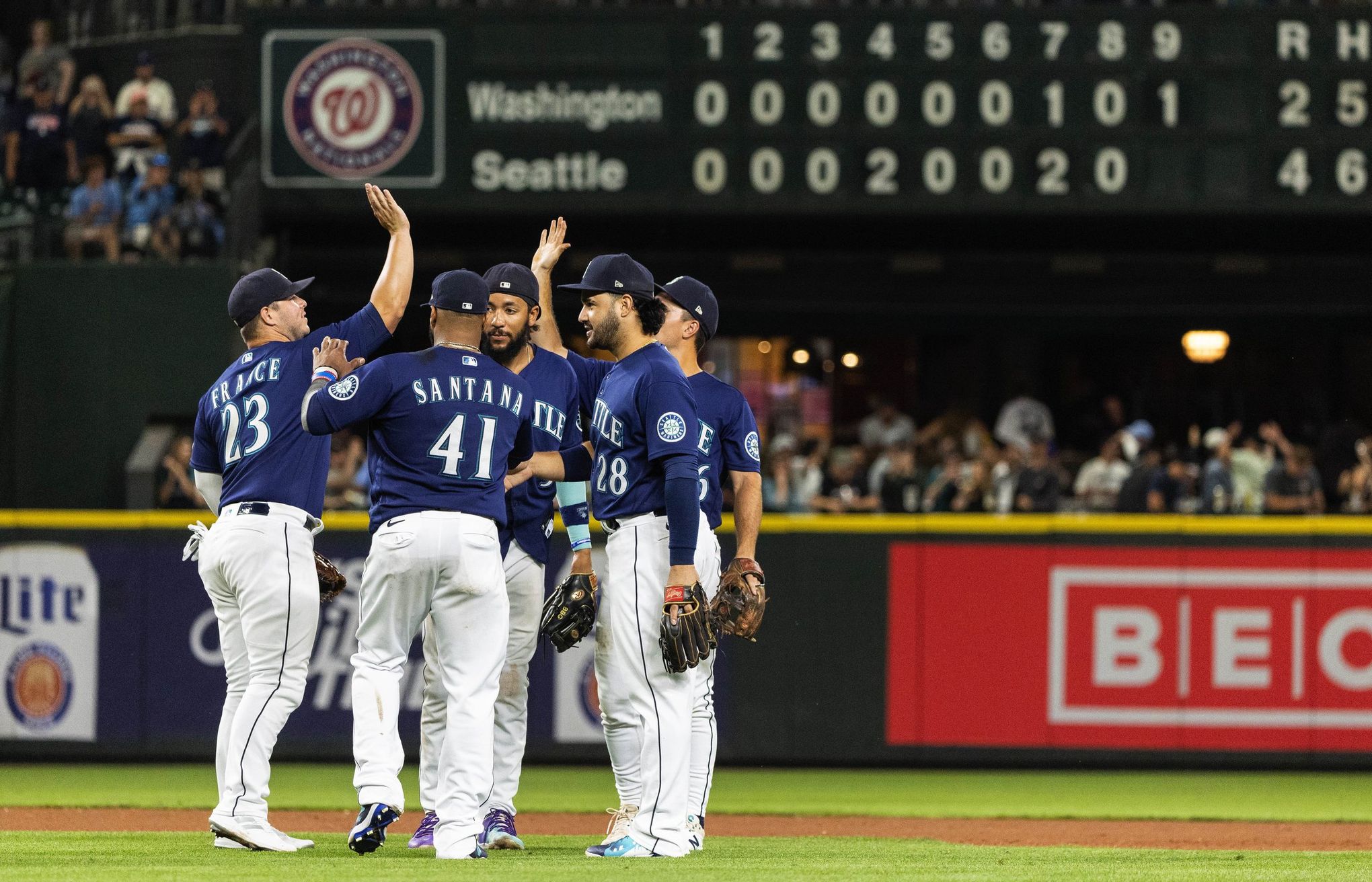 Mariners' Robbie Ray loses no-hitter in 7th vs Nationals