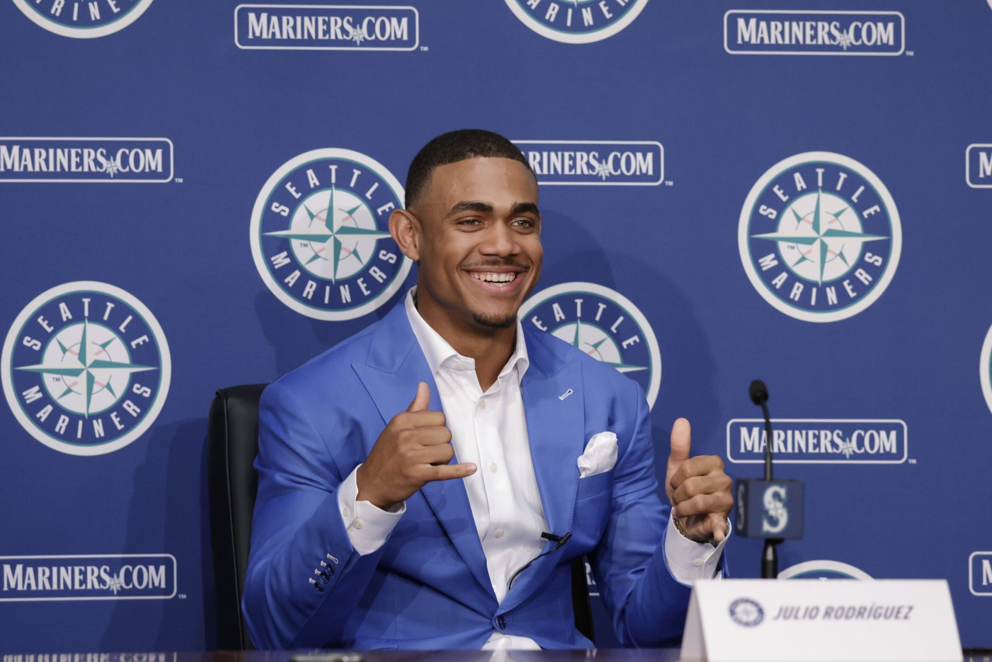 Mariners put money into Julio Rodriguez as baseball player, years