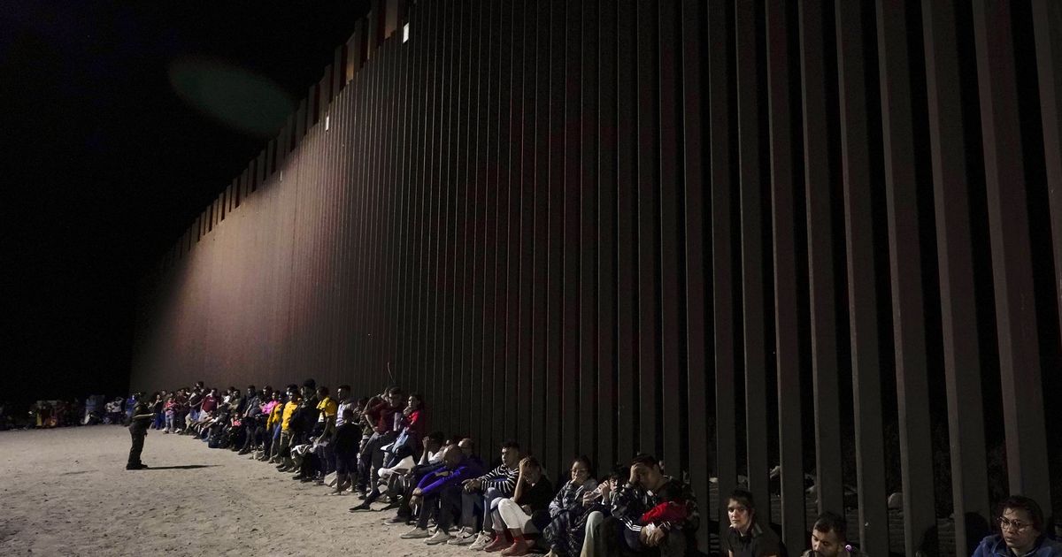 Containers are no hindrance for migrants on Arizona border | The ...