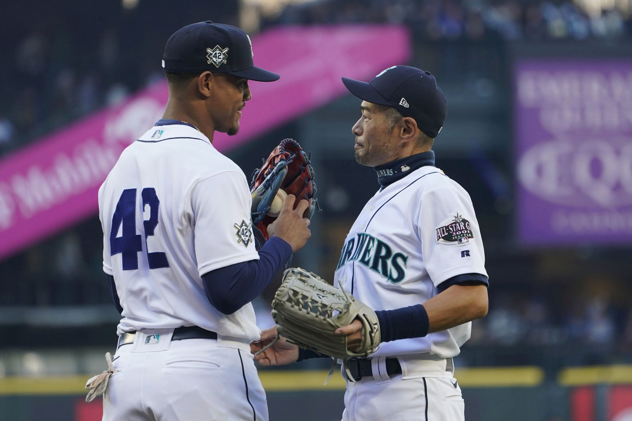 Mariners star Julio Rodriguez agrees to potentially record-breaking  contract