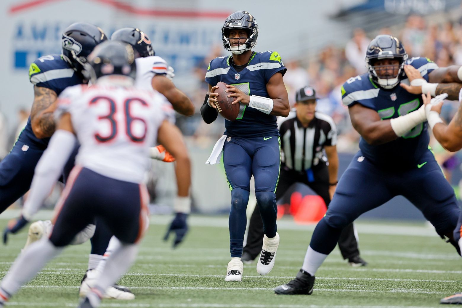 Smith cooks in first half, Seahawks beat Broncos