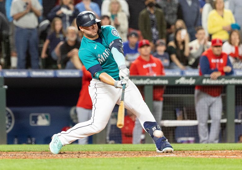 Mariners walk Ohtani in 9th, hold off Angels to keep pace