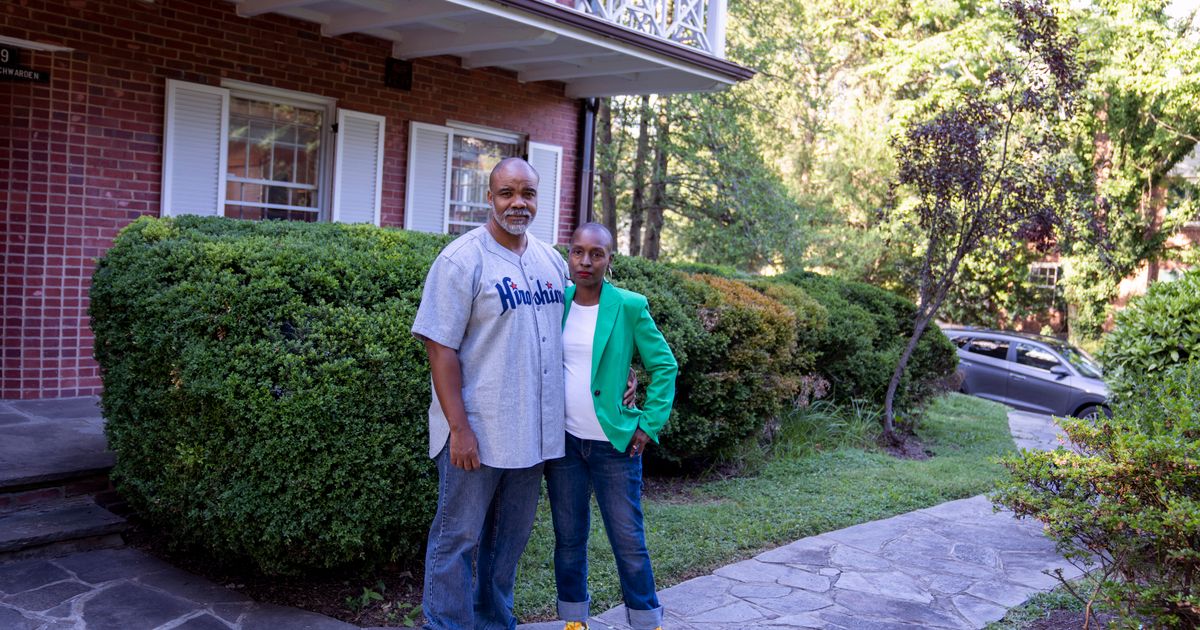 House appraised with a Black proprietor: 2,000. With a white proprietor? 0,000