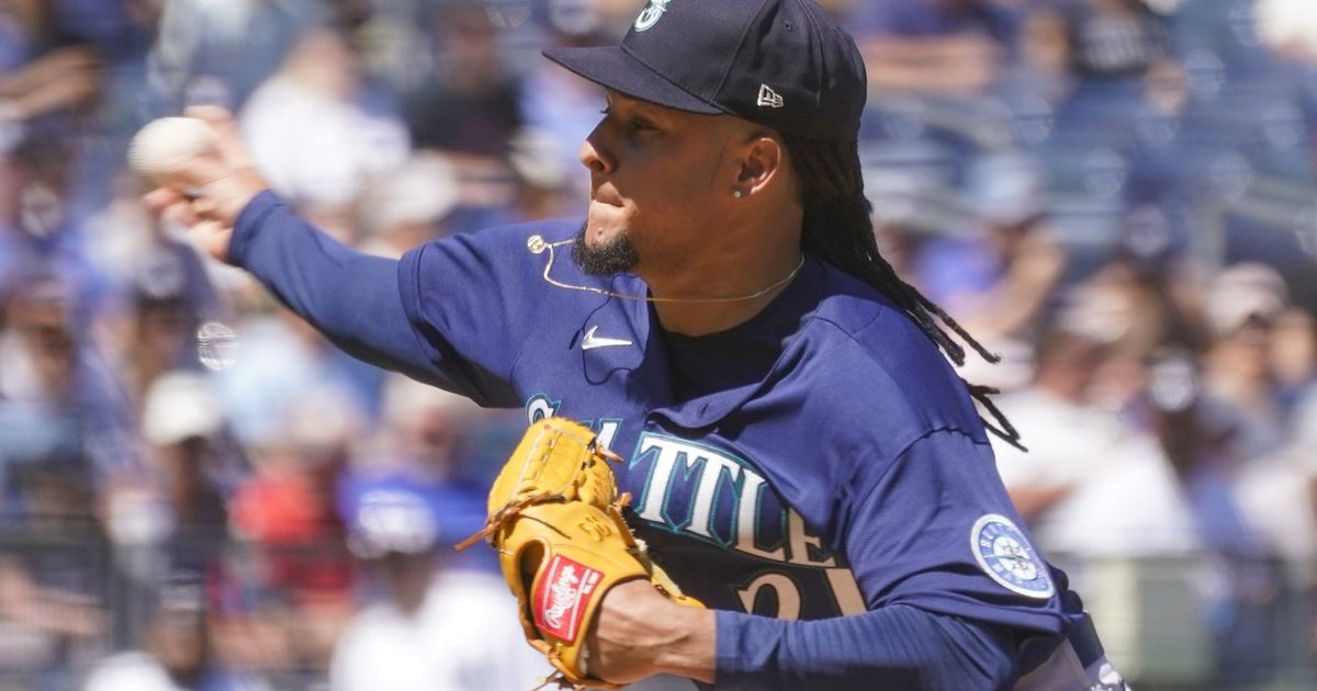 Mariners' Luis Castillo goes viral for throwing 47 straight fastballs in  domination of White Sox
