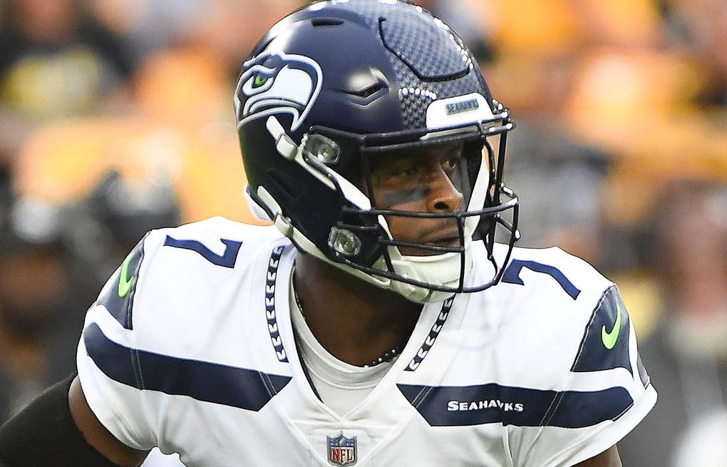 Seattle Seahawks quarterback Geno Smith (7) scrambles as he plats against  the Pittsburgh Steelers during the