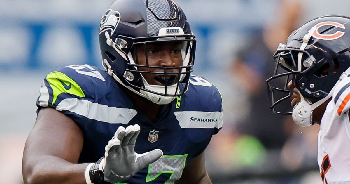 Seattle Seahawks offensive tackle Charles Cross (67) during an NFL football  game against the Arizona Cardinals, Sunday, Oct. 16, 2022, in Seattle, WA.  The Seahawks defeated the Cardinals 19-9. (AP Photo/Ben VanHouten