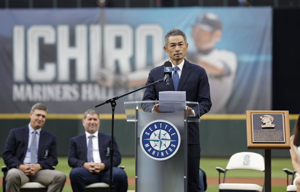 Watch: Ichiro delivers stirring speech after receiving honors from Mariners