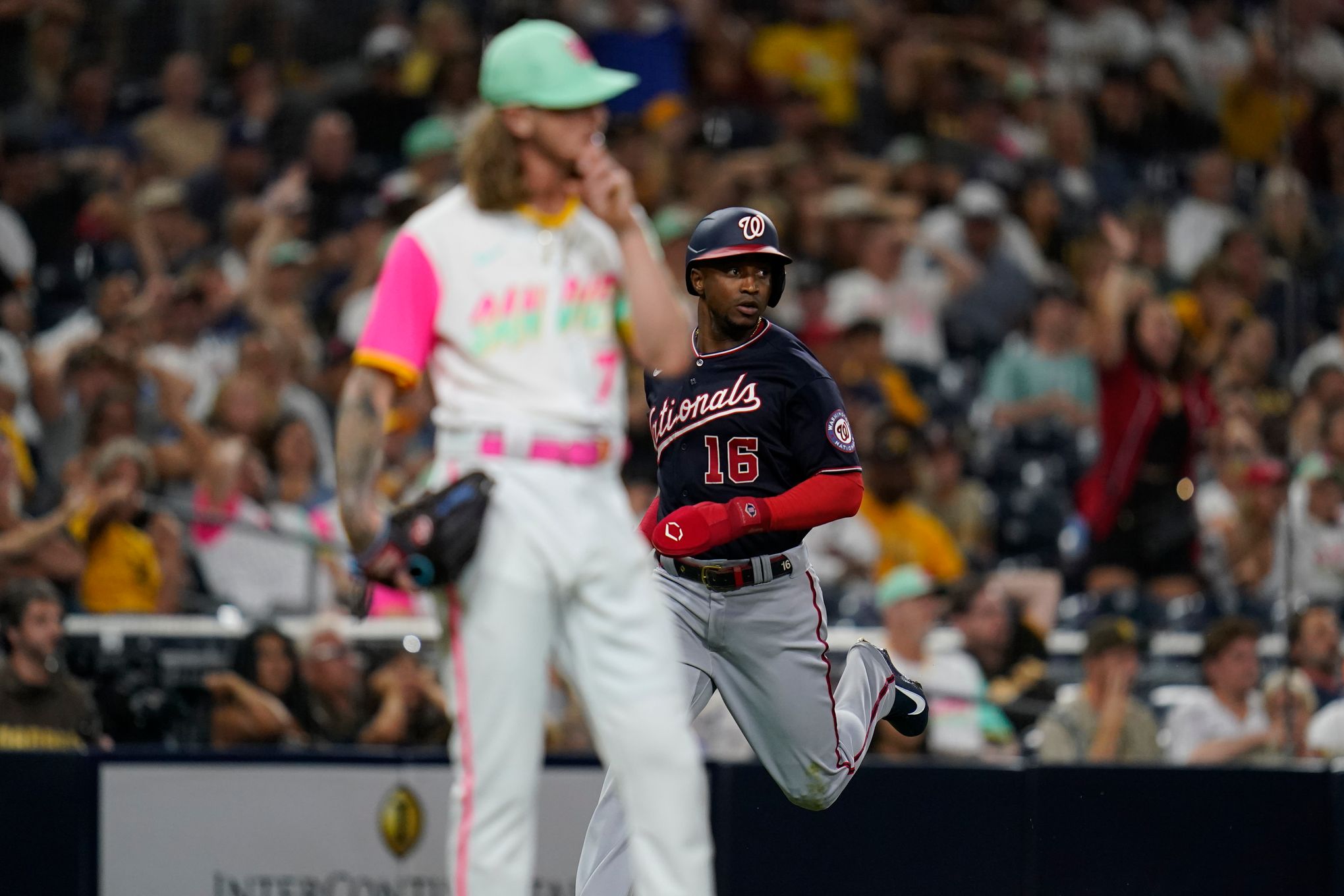 Slumping Juan Soto booed by Padres fans -- something Nationals