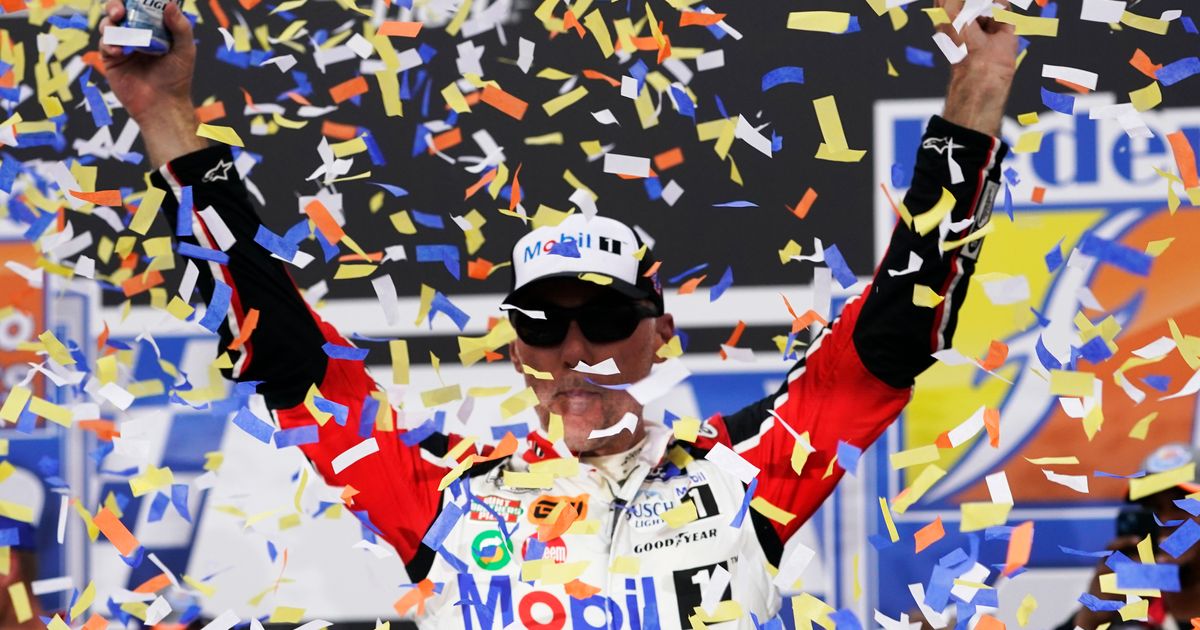 Column: Harvick seizes momentum ahead of NASCAR playoffs