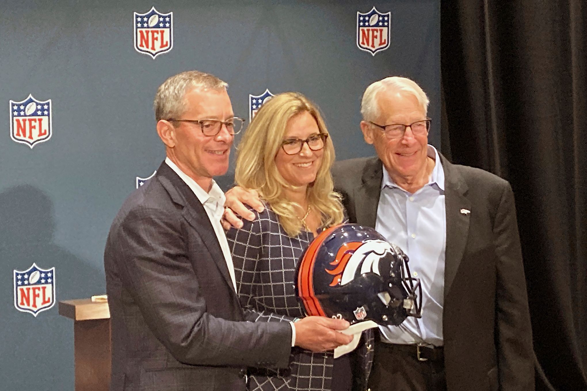 NFL Owner Stan Kroenke Wants to Take Over L.A. - Bloomberg