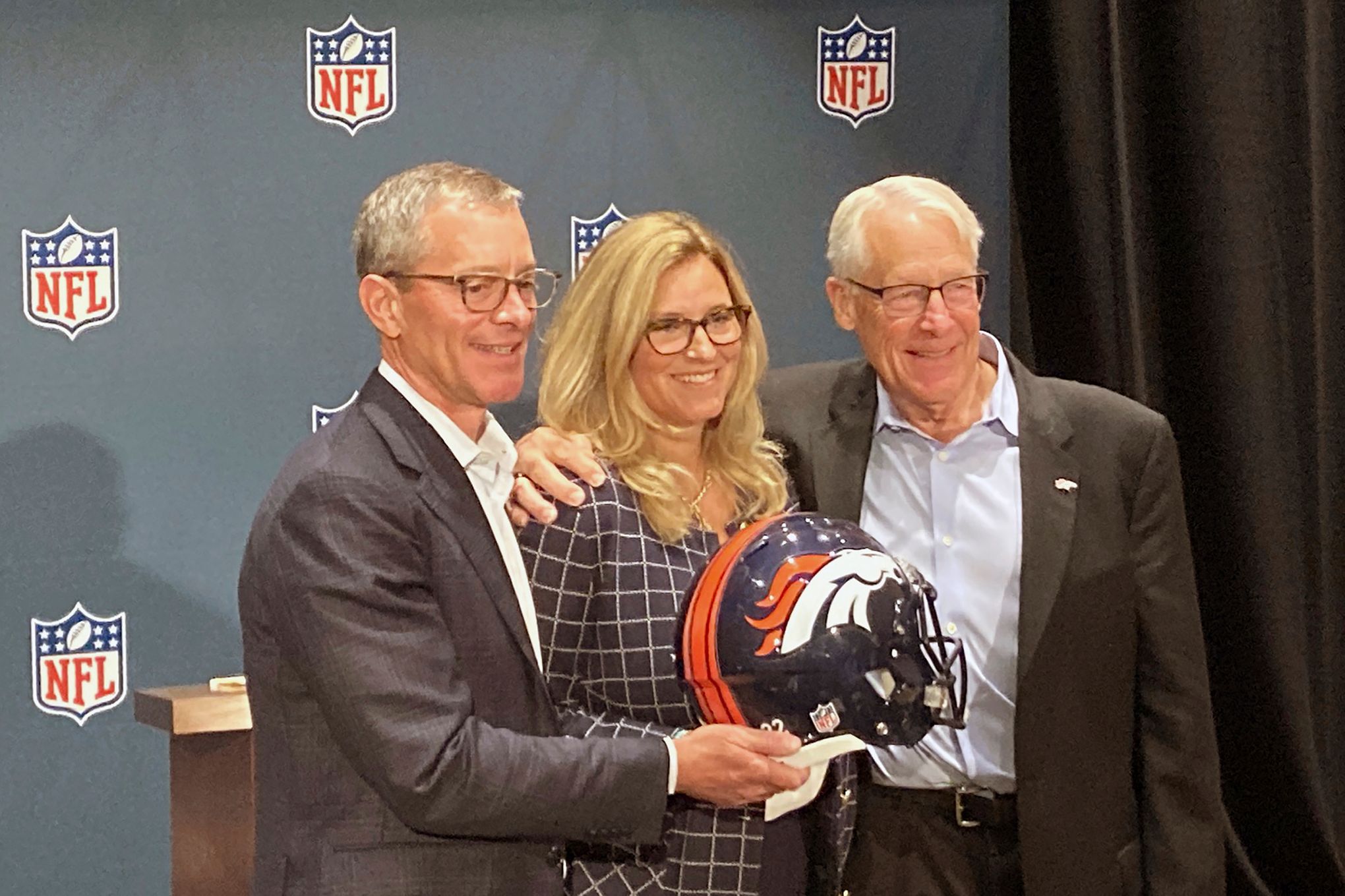 Rob Walton's $4.65 billion purchase of Broncos will set new world sports  franchise record – The Denver Post