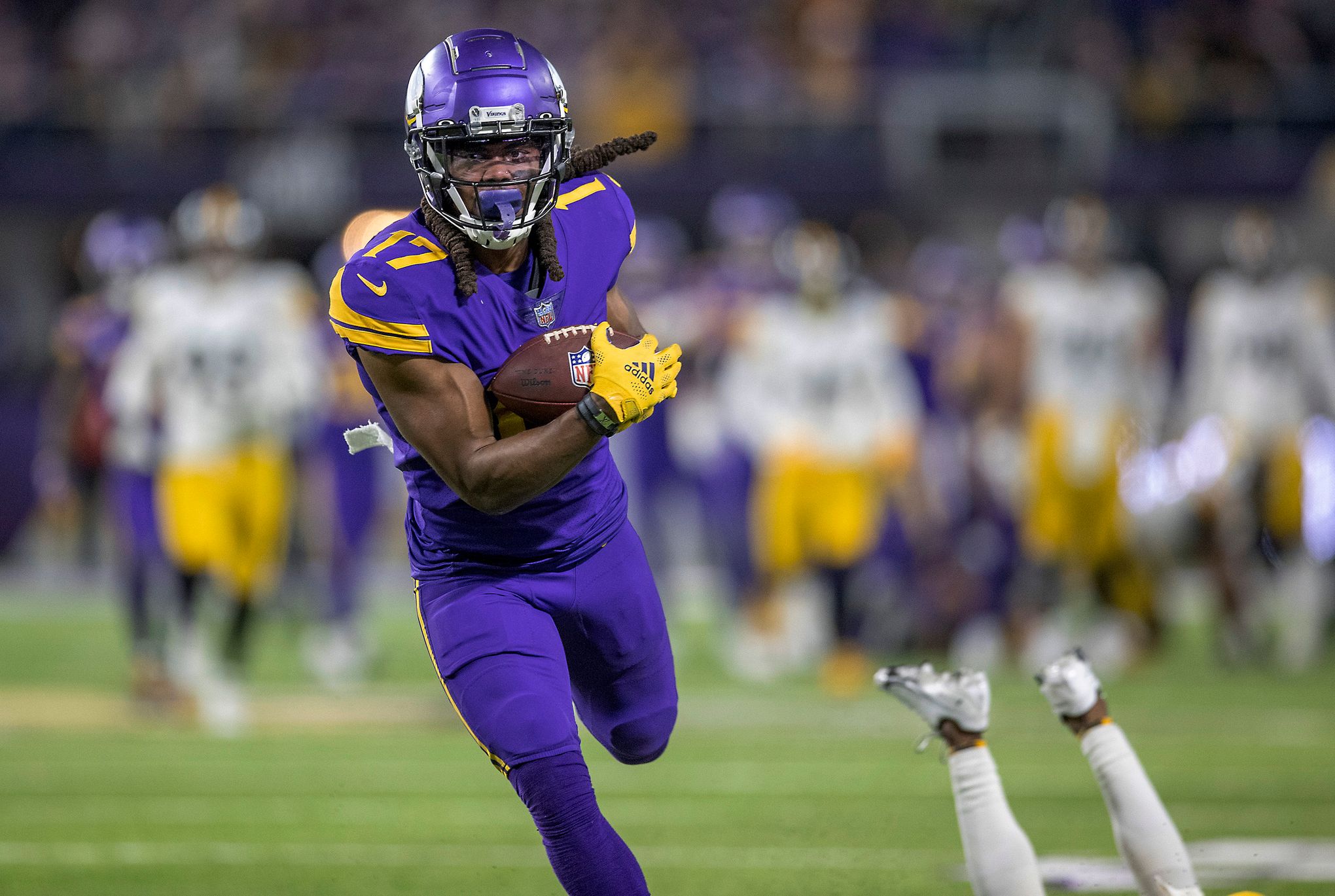 Dave Osborn of the Minnesota Vikings carries the ball against the