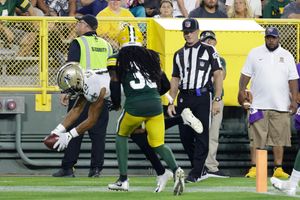 Olave has 20-yard TD catch in Saints' 20-10 loss to Packers