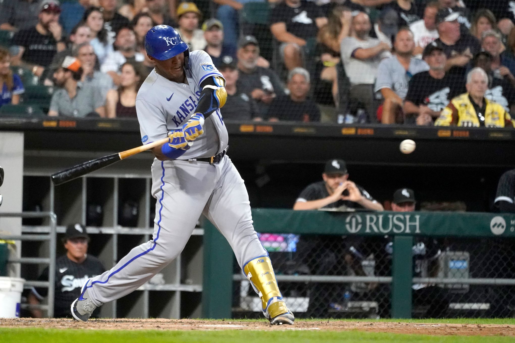 Salvador Perez back to IL, will have surgery on injured left thumb