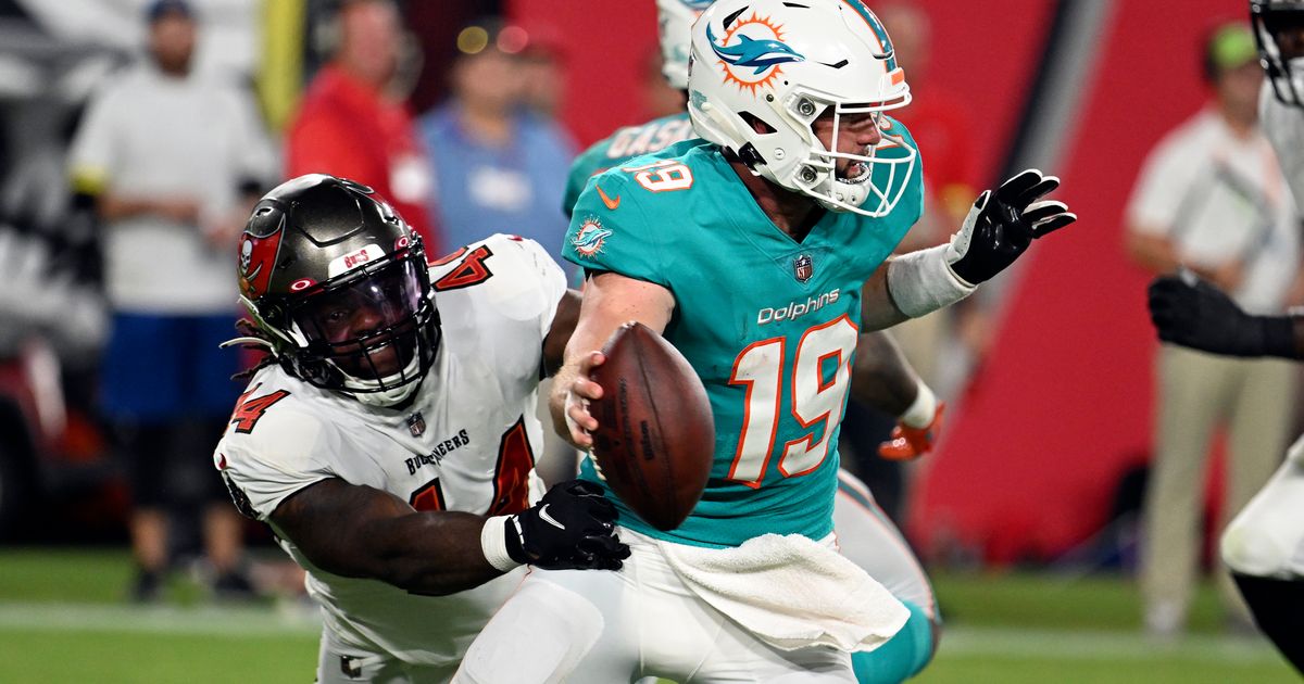 Cutler silences boos with late TD as Dolphins beat Titans