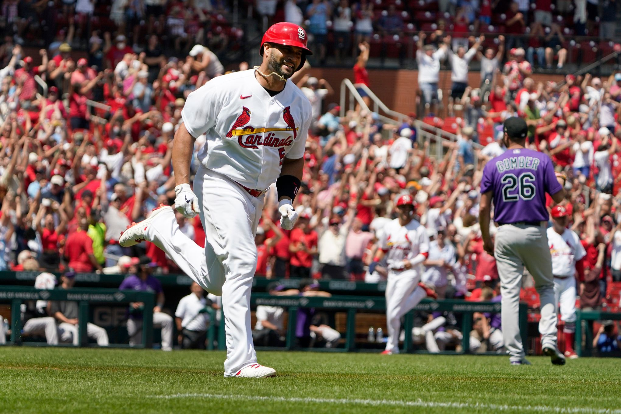 Cardinals' Albert Pujols makes first career appearance as pitcher