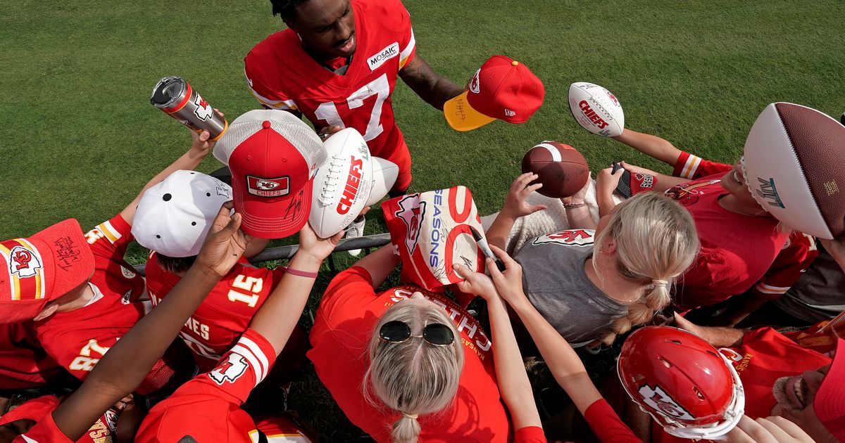 Kansas City Chiefs release first depth chart of 2019 season