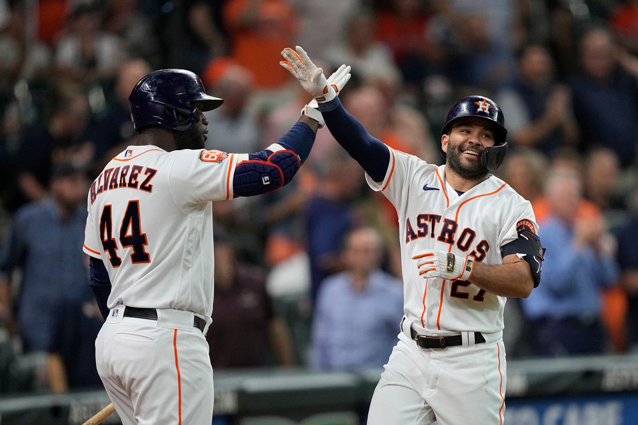 Houston Astros sweep Minnesota Twins behind Mancini, Vázquez