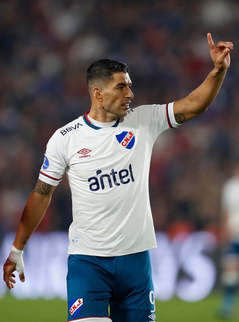 Luis Suárez celebrated by Club Nacional, the team he started out at