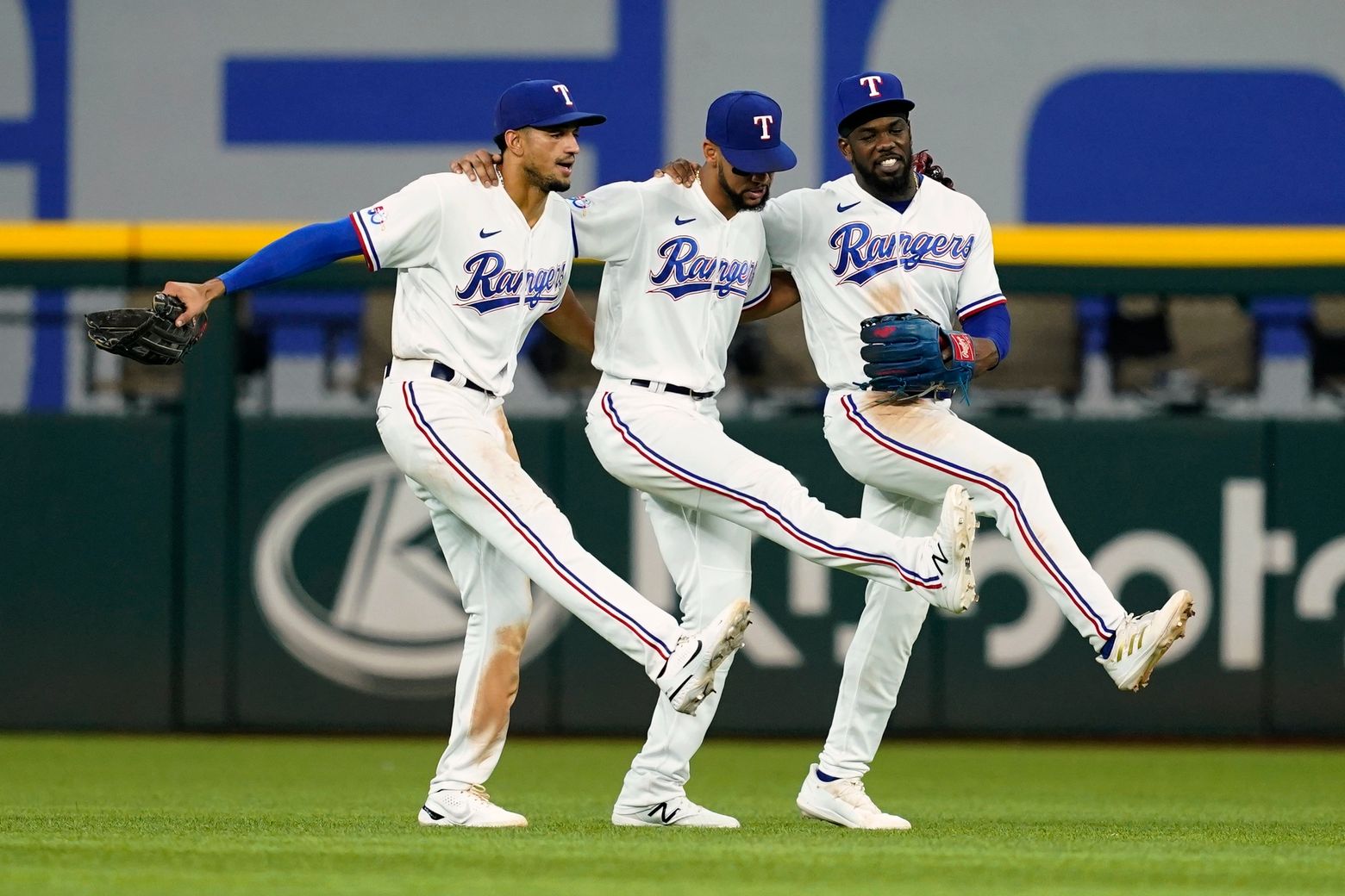 Nathaniel Lowe's 3-run homer helps Rangers over A's 10-3